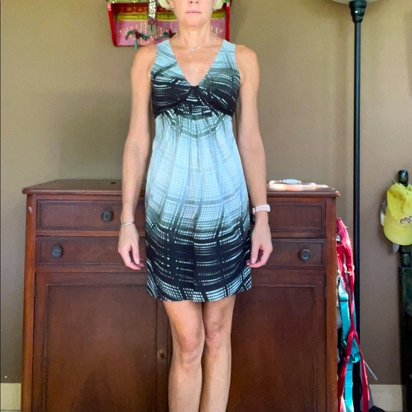 Calvin Klein black and white dress with lined top. - Picture 2 of 4